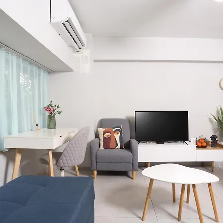 Orange Downtown Apartment *