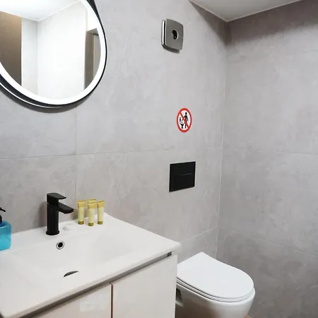 Orange Downtown Apartment *